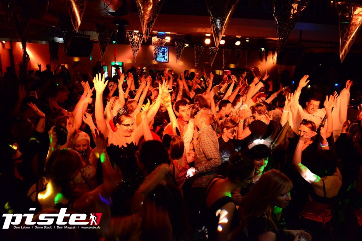 Hamburg tanzt! Xtreme Halloweenparty auf dem Ghostship Cap San Diego 