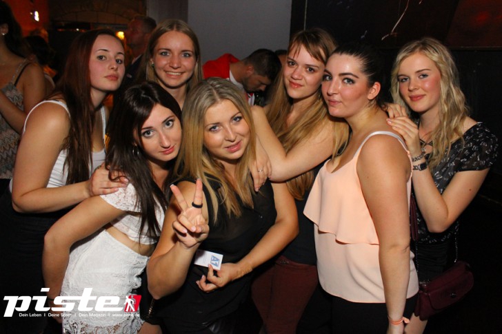 MINIROCK UND HIGH HEELS PARTY