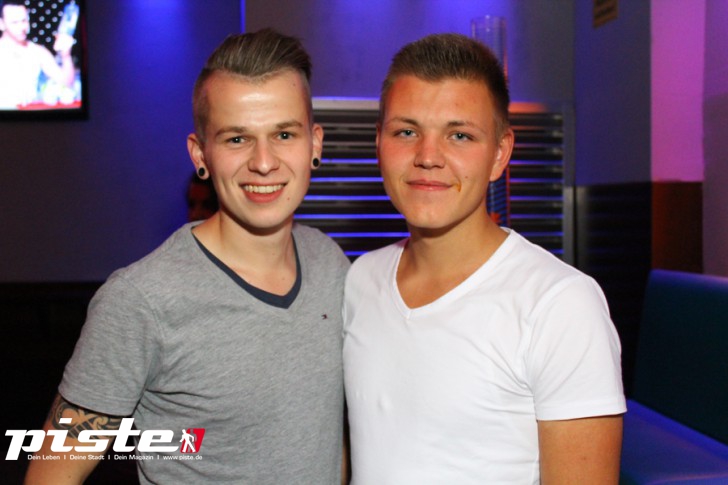 MINIROCK UND HIGH HEELS PARTY