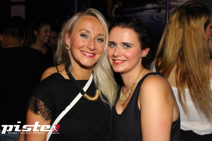 MINIROCK UND HIGH HEELS PARTY