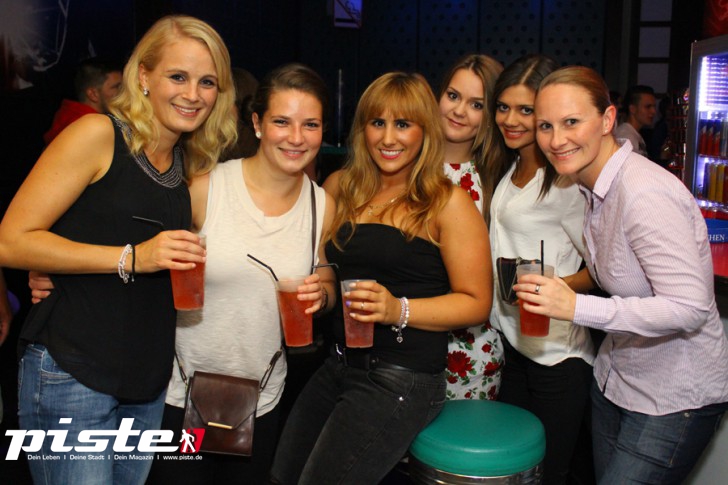 MINIROCK UND HIGH HEELS PARTY