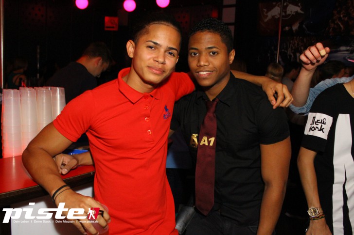 MINIROCK UND HIGH HEELS PARTY