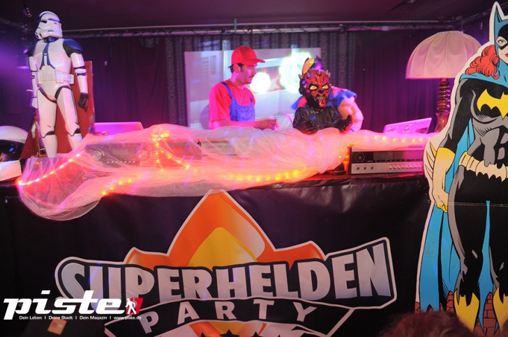 Superheldenparty