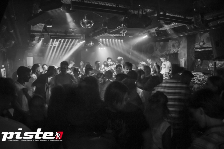 Pump Up The Volume - Die PKHS 90s Party