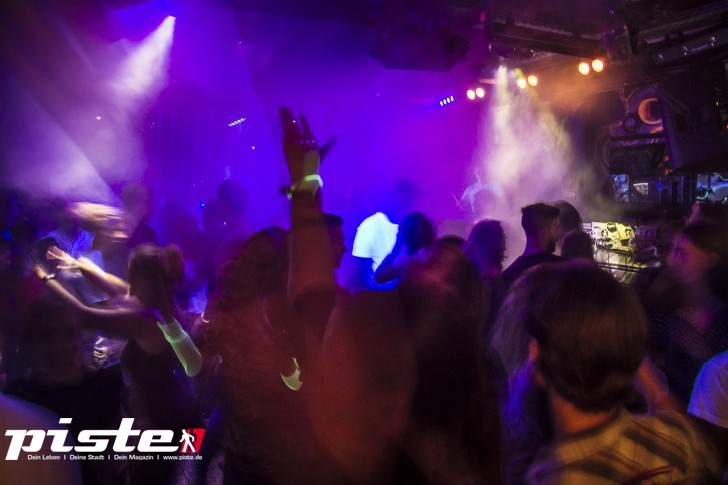 Pump Up The Volume - Die PKHS 90s Party