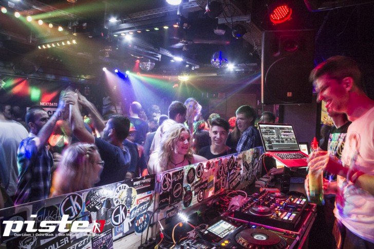 Pump Up The Volume - Die PKHS 90s Party