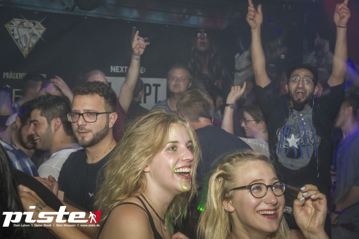 Pump Up The Volume - Die PKHS 90s Party