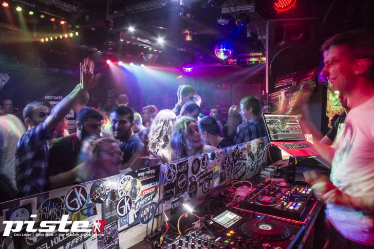 Pump Up The Volume - Die PKHS 90s Party