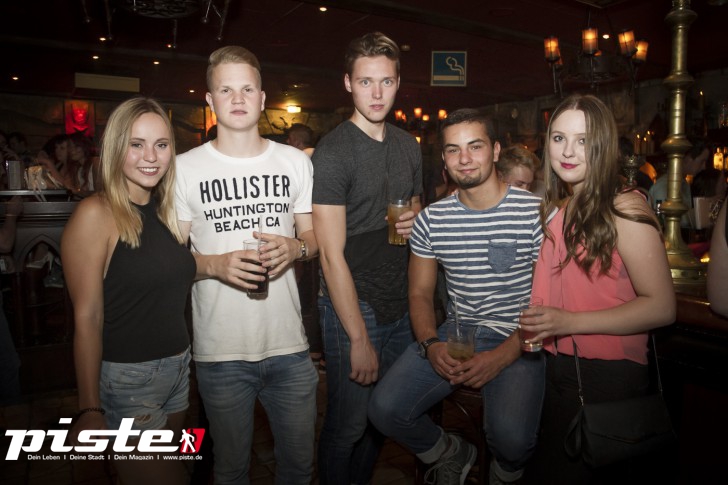 Black Fruits mit DJ RayG