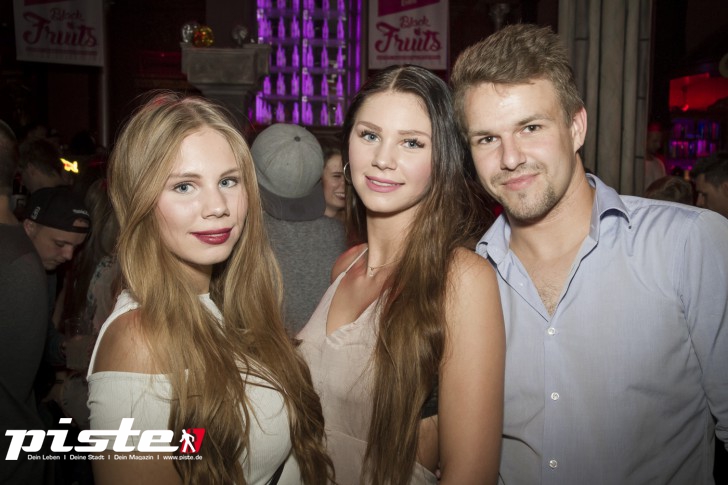 Black Fruits mit DJ RayG