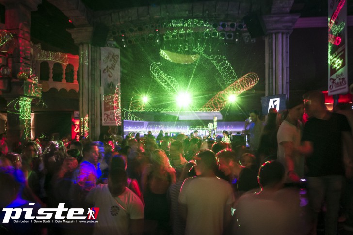 Black Fruits mit DJ RayG