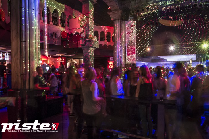 Black Fruits mit DJ RayG