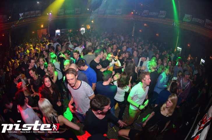  Die 90er Party | Schmidts Tivoli