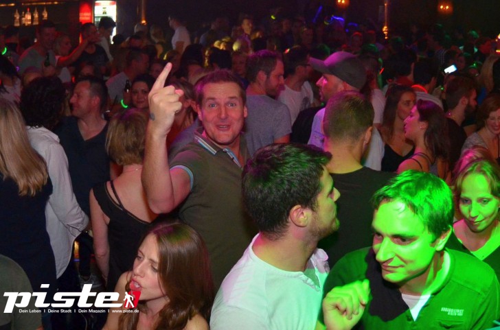  Die 90er Party | Schmidts Tivoli