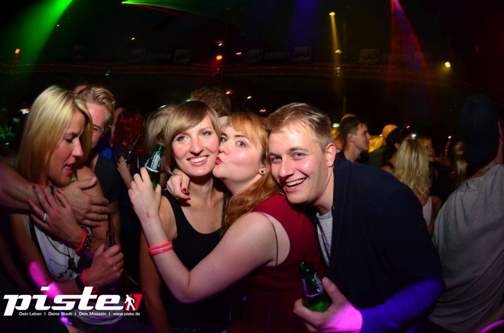  Die 90er Party | Schmidts Tivoli