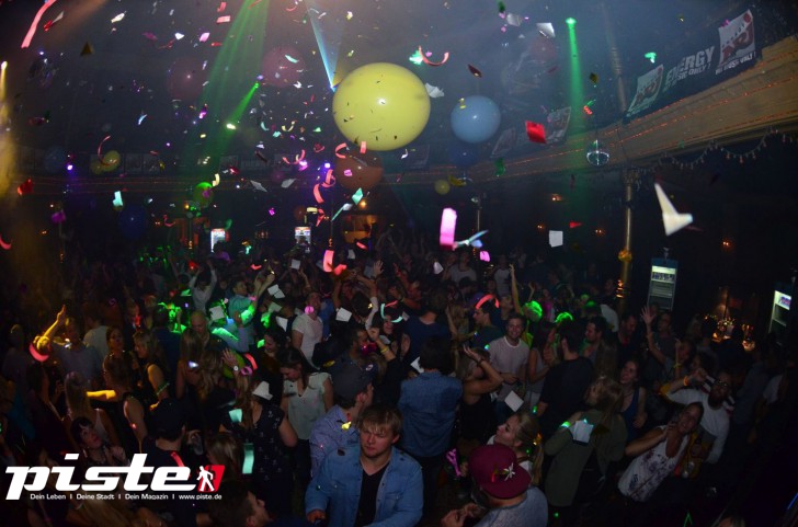  Die 90er Party | Schmidts Tivoli