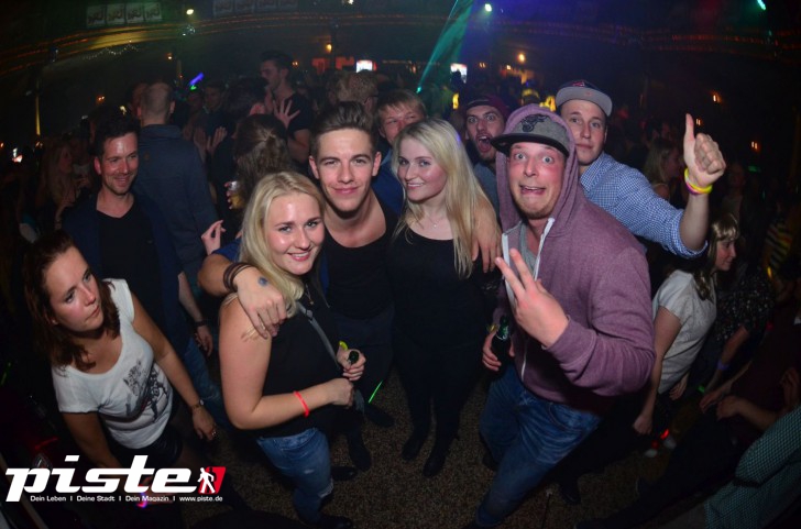  Die 90er Party | Schmidts Tivoli