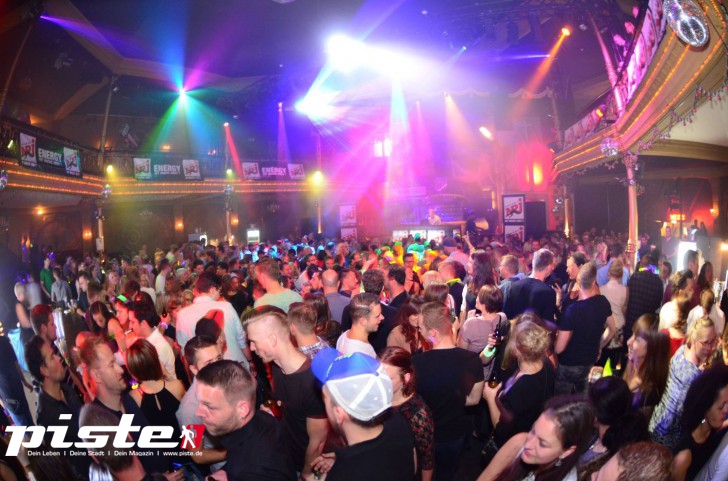  Die 90er Party | Schmidts Tivoli