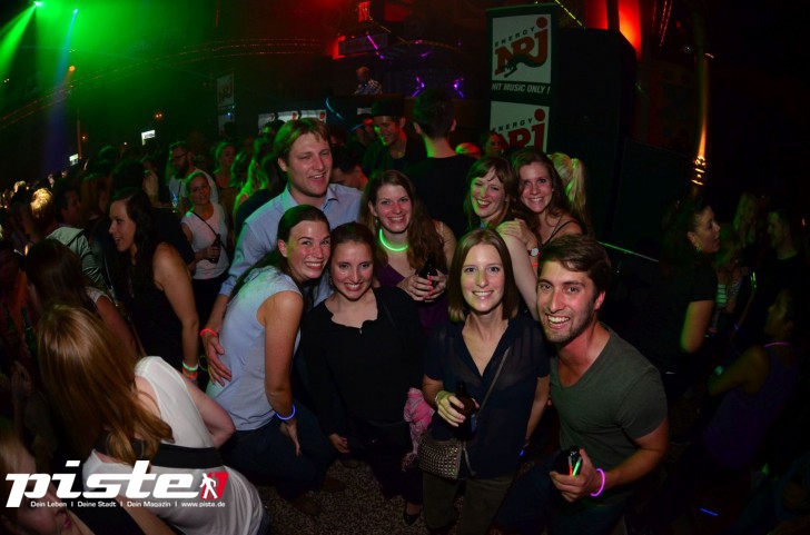  Die 90er Party | Schmidts Tivoli