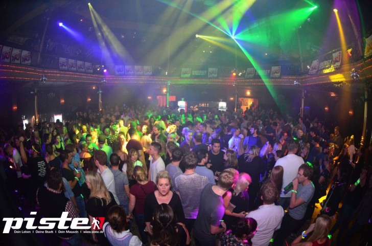  Die 90er Party | Schmidts Tivoli