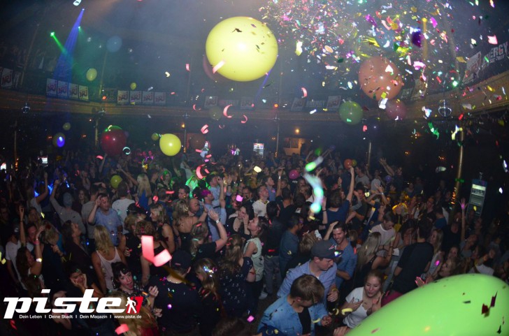  Die 90er Party | Schmidts Tivoli