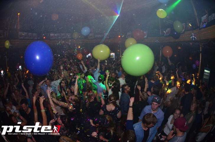  Die 90er Party | Schmidts Tivoli