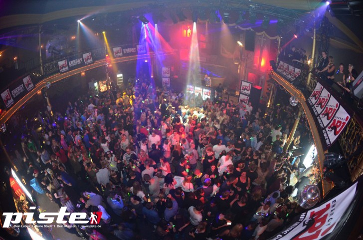  Die 90er Party | Schmidts Tivoli