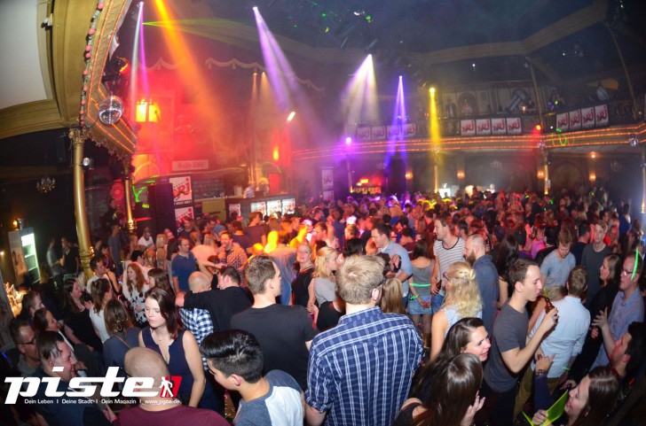  Die 90er Party | Schmidts Tivoli