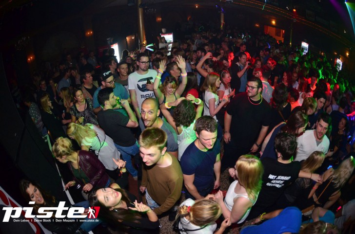  Die 90er Party | Schmidts Tivoli