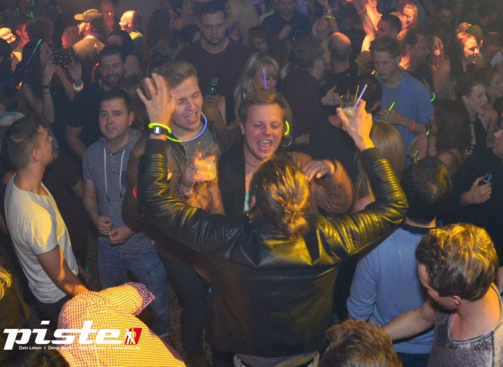  Die 90er Party | Schmidts Tivoli