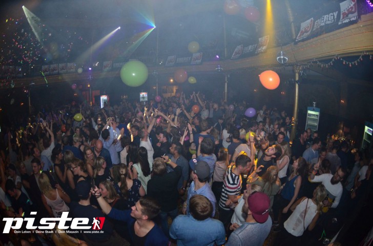  Die 90er Party | Schmidts Tivoli