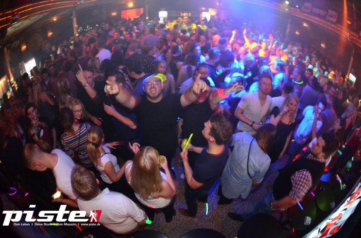  Die 90er Party | Schmidts Tivoli