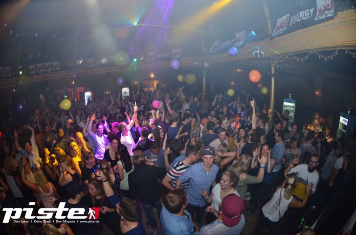  Die 90er Party | Schmidts Tivoli