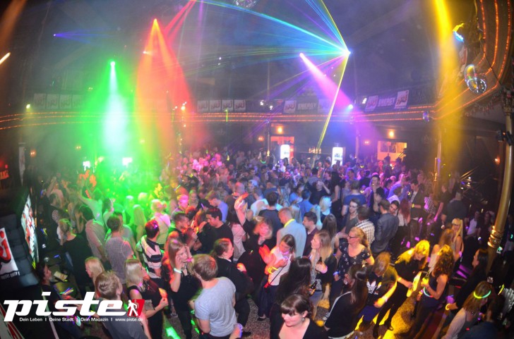  Die 90er Party | Schmidts Tivoli