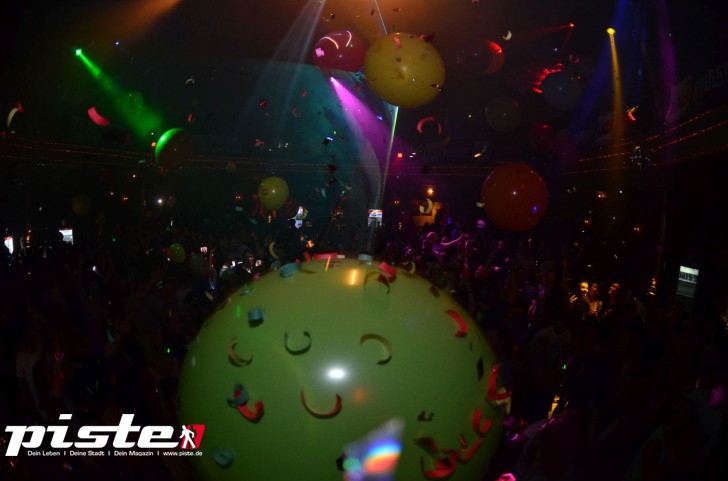  Die 90er Party | Schmidts Tivoli