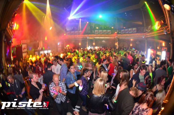  Die 90er Party | Schmidts Tivoli