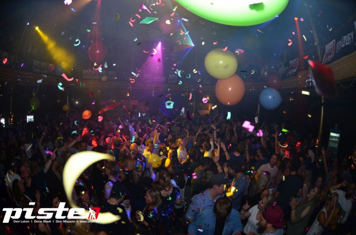  Die 90er Party | Schmidts Tivoli