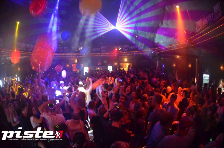  Die 90er Party | Schmidts Tivoli