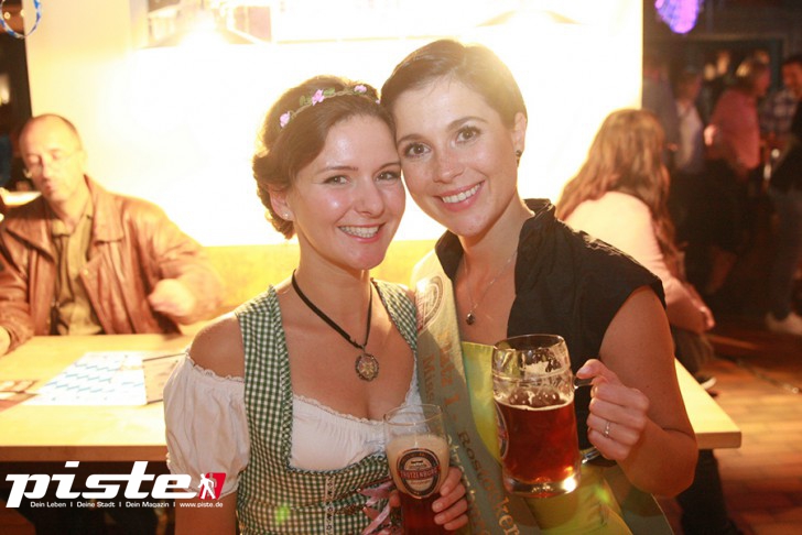 Oktoberfest mit Wahl zur Bierkönigin