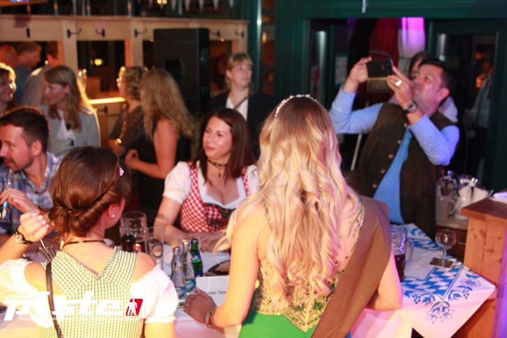 Oktoberfest mit Wahl zur Bierkönigin