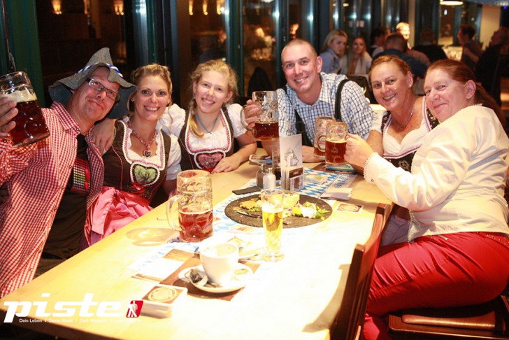 Oktoberfest mit Wahl zur Bierkönigin