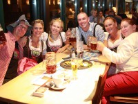 Oktoberfest mit Wahl zur Bierkönigin