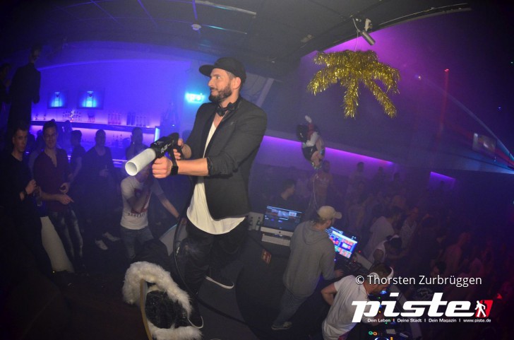X-MAS CAMP 77