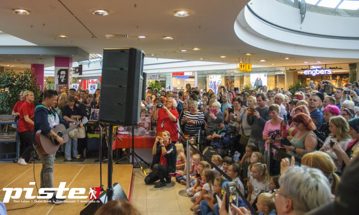 Autogrammstunde Kerstin Ott 