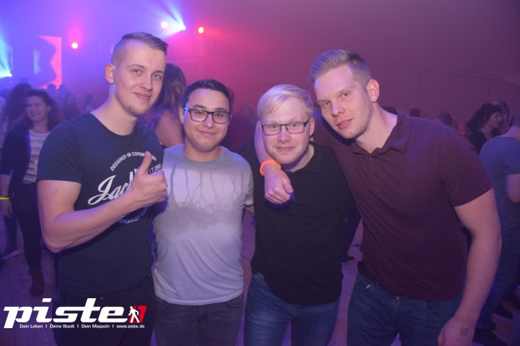 VENGA VENGA - Die 90er & 2000er Party