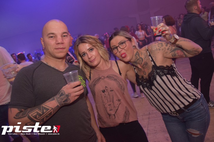 VENGA VENGA - Die 90er & 2000er Party