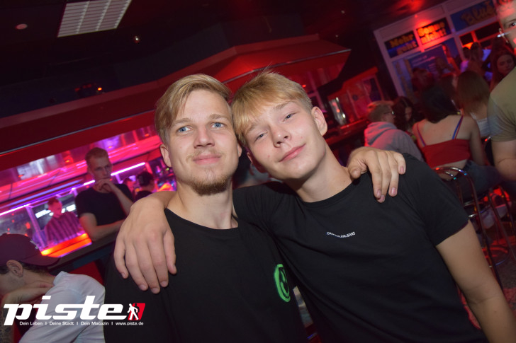 Anstandslos & Durchgeknallt