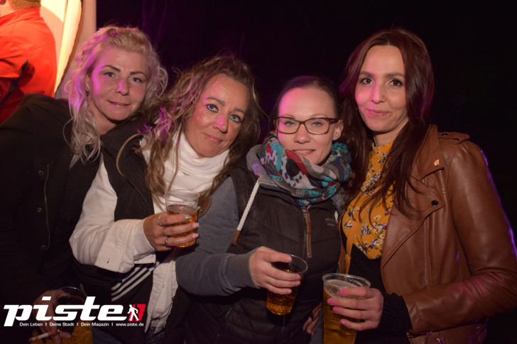 Maitanz im Zirkuszelt