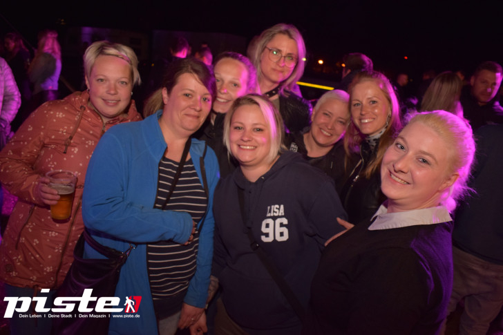 Maitanz im Zirkuszelt