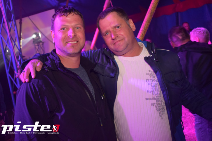 Maitanz im Zirkuszelt